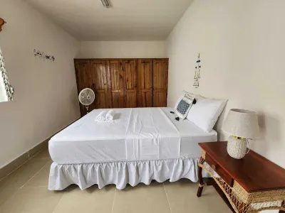 Casa Yemaya|1 Block from La Calzada |3BD |Sleeps 6 people|Parking Hotels in 