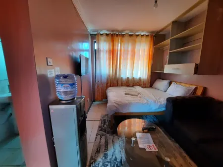 Pine Residency Studio with views