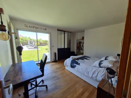 Magnificent villa with pool and spa near Bordeaux