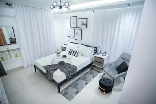 Luxury Apartment w/Parking,calm, w/Elevator, New 聖地亞哥酒店