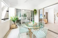 Little Palm- Tropical Escape Hotel a Manoora