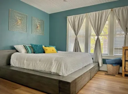 Stunning loft, Downtown Sherman, washer/dryer, WiFi,