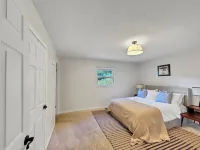 3-BR 8 Guests Modern Ranch on 1/2 acre
