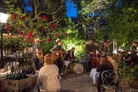 Hotell Lindgården Hotels near Stenkyrka Djurpark -B&M Gård