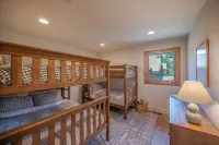 Luxury, Private Suncadia NEW Build, 4 KING SUITES, Bunk Room, Hot tub, Game Room