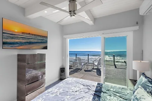 Oceanfront Retreat: 2BR Home with Private Beach Access, Firepit & BBQ Hotels in Dana Point