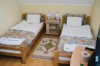 Beautiful cozy apartmant with 2 bedrooms, living room, free parking and wifi 住宿飯店