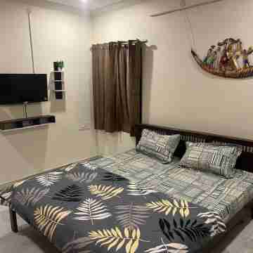 Maruthi Villa, Walkable to Beach. Pet-Friendly! Rooms