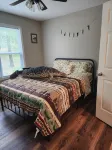 3-bedroom 2.5 bath lake house in wonderful Drasco with AC, WiFi. Enjoy your stay
