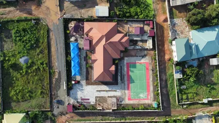 Perfect Vacation Home with hot tub, 24/7 security, WiFi, Swimming Pool, etc..