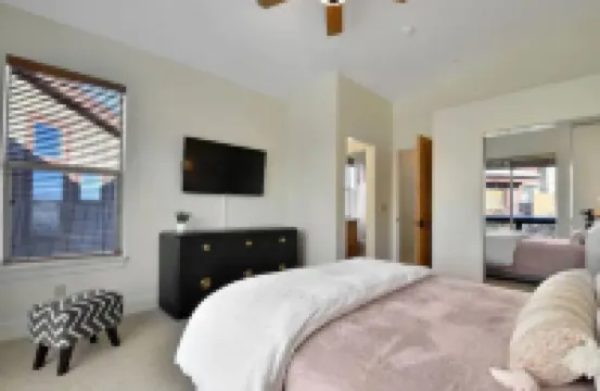 skiNewpark33: Walkable w/View, Deck, Hot Tub, Garage