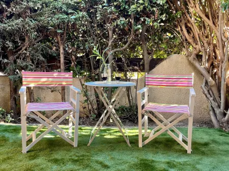 Beach house with charming terrace, 350 m to the beach, modern, WLAN Отели рядом с достопримечательностью «Camping Paradis Soleil d'Oc»