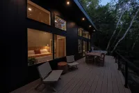 Luxe Cozy Spa Cabin w/ Hot Tub, Sauna, Fireplace, 10 Mins to Sunday River