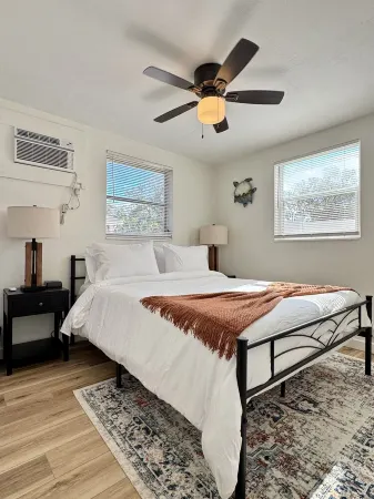 New! Fenced Yard, 10m to downtown! Joes Creek Park 2BR