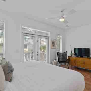 Beach Access, Resort Pool, Shops & Restaurants. Between Alys & Rosemary Beach Rooms