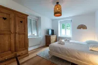 Le Refuge des Brumes - 500m2 house with 7 bedrooms, 7 bathrooms & spa in the Vosges mountains 克松呂－隆日梅住宿飯店