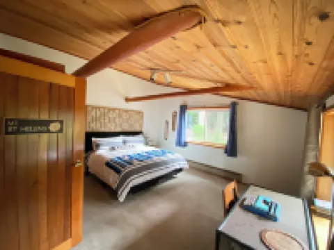 Naked Elk Lodge: 4 Bdrms, Hot Tub, Projector TV near Mt. Rainier