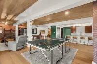 Luxury Estate with Mountain View and Privacy