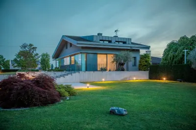 [LUXURY] VILLA Rubin with POOL, GYM & SPA Hotel dekat Museo Storico del Bottone Sandro Partesotti