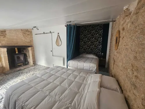 Large Cottage for 8 to 10 persons + private jacuzzi Hôtels à : Péault