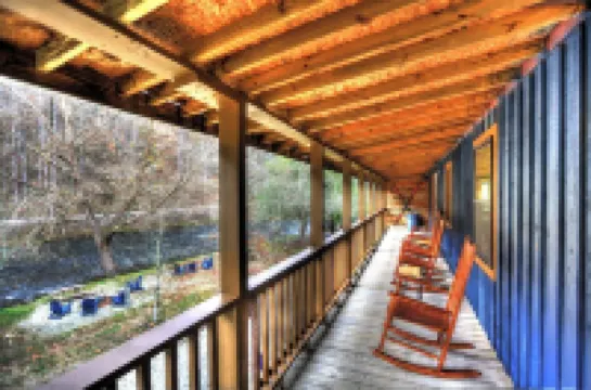 The Hala Lodge and Campground -Riverfront Class 5 -2bed/2bath on Nantahala River