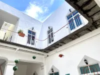 Central Spacious, Clean Apartment 4-6 family & pet,  Ideal for Family or Groups