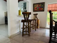 lugar lleno de paz con 4 habitaciones, piscina y rio dentro de la propiedad فنادق في Blanco