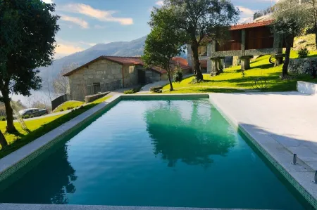 Casa S. Miguel Arcanjo - T5 Отели в г. Каникада