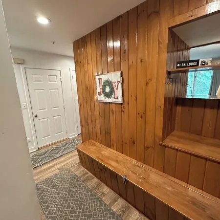 Charming 2-bedroom Stratton Mountain Condo with shuttle service