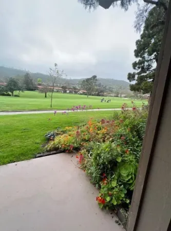 Condo with golf course view and stunning sunset Отели рядом с достопримечательностью «Парк Хидден Хилс»