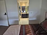 4 Bedroom House in Werribee Hotels in Werribee