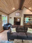 3-bedroom 2.5 bath lake house in wonderful Drasco with AC, WiFi. Enjoy your stay