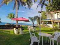 Puesta del Sol Beach Bungalows and Restobar