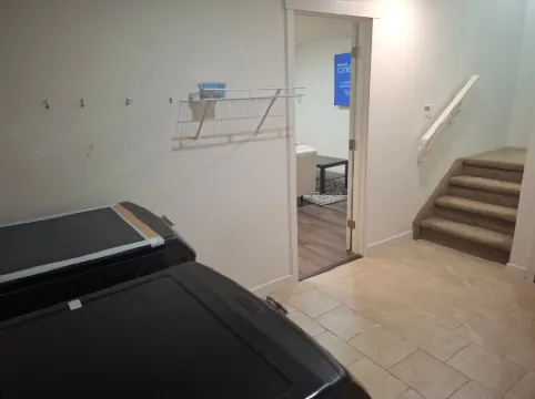 *Chic Modern 4BDRM Home- 2 King Bed,2 living room*