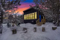 Modern Cabin. Communal Sleeping - 2 Queen Beds + Full Trundle