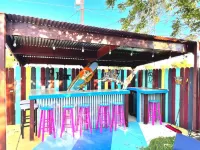 Artists in Wonderland: One-of-a-kind Vibrant Home