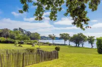 "Les Ecuries" A luxurious haven of peace overlooking the Gulf of Morbihan Hotels in Arradon