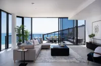 Beachfront Penthouse Broadbeach Waters.