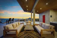 North Topsail Beach / Ocean Views, Hot Tub & Rooftop