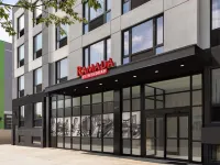 Ramada by Wyndham Brooklyn Empire Blvd Các khách sạn gần Công viên Kahuna Laguna