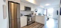 1 bedroom Condo in Waterloo with Balcony 워털루 호텔