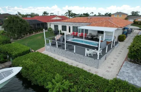 Beautiful Waterfront Home w/Access to Bay, Swim Spa Pool, Hot Tub,  Boat Dock. Отели в г. Apollo Beach