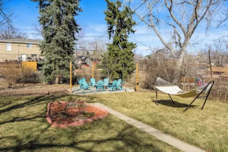 Hot Tub, Sauna & Firepit 15 min Den & Red Rocks