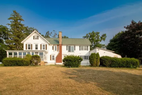 Victorian Riverfront 1BR • Cozy Retreat with River Views & Dock Access Hotels in Oswegatchie