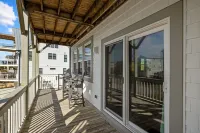 Between The Blue - Oceanside 2B/2B Condo w/ Pool