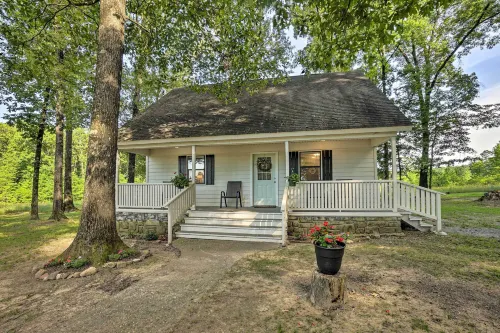 Peaceful Broken Bow Cottage w/ Fire Pit! - 3-Star