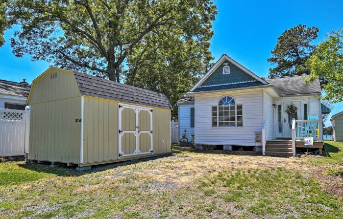 Riverfront Cottage: Fire Pit & Kayaks