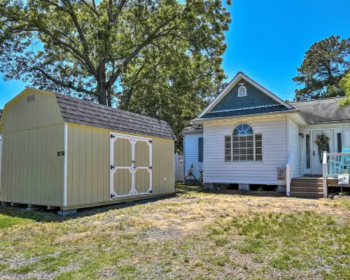 Riverfront Cottage: Fire Pit & Kayaks Hotels in Middlesex County