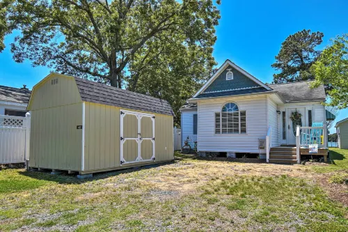 Riverfront Cottage: Fire Pit & Kayaks