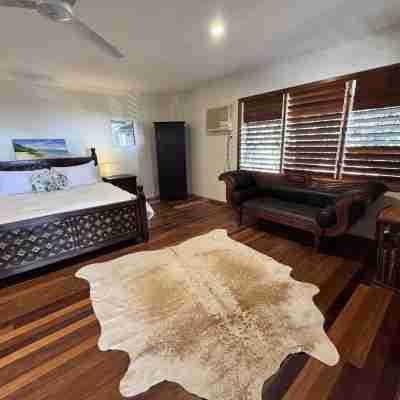 WYBALENA Entire Private Home, Ocean and valley views Tropical Oasis Pool Garden Rooms